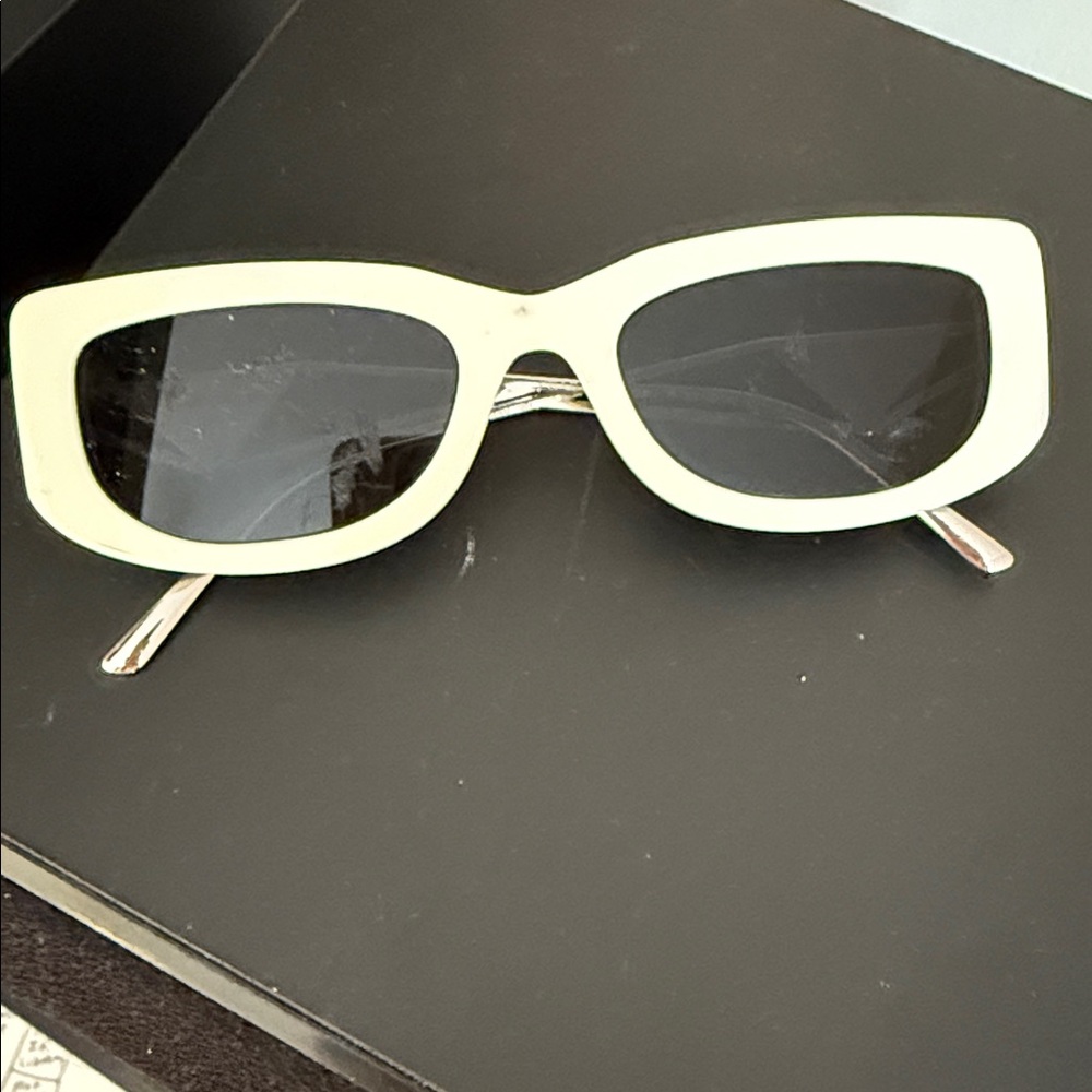 Prada Silver and White Designer Sunglasses - Picture 4 of 6